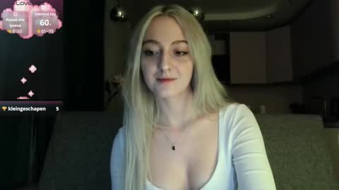 white_liilly stream preview